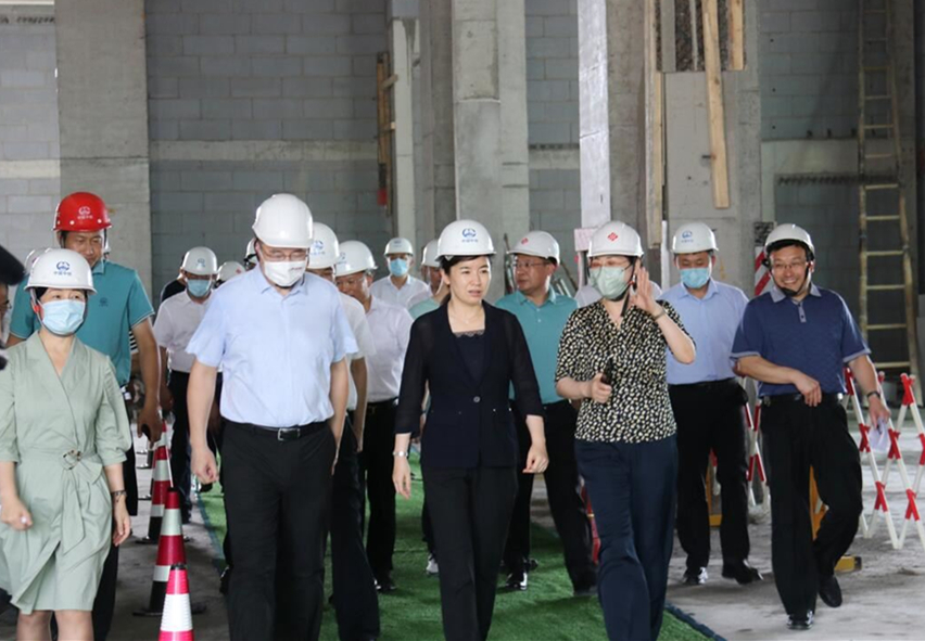 棗莊市委副書記、市長張宏偉到山東出版棗莊萬閱文化廣場項目建設(shè)現(xiàn)場調(diào)研指導(dǎo)工作